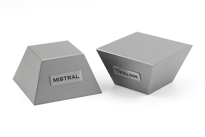 Mistral TUNDRA インシュレーター | エスカート 製品情報