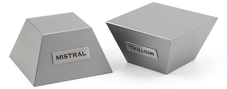 Mistral TUNDRA インシュレーター | エスカート 製品情報